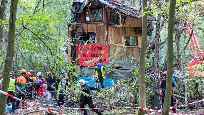 Landesregierung setzt Räumung im Hambacher Forst vorerst aus Hambacher Forst