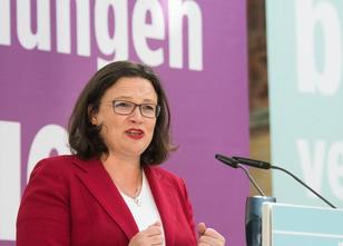 Mitten im Streit über die Beförderung von Verfassungsschutzchef Hans-Georg ... weiterlesen