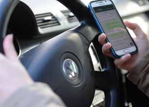 Wer sich heute mit einem Handy in der Hand oder Kopfhörern im Ohr im Straße... weiterlesen