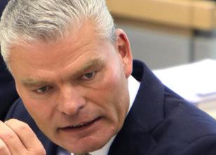 Wer bei einer Kundgebung auf Rechtsextremisten trifft, sollte sich nach Ans... weiterlesen