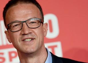 Eintracht Frankfurts Sportvorstand Fredi Bobic fordert Geduld mit dem neuen... weiterlesen