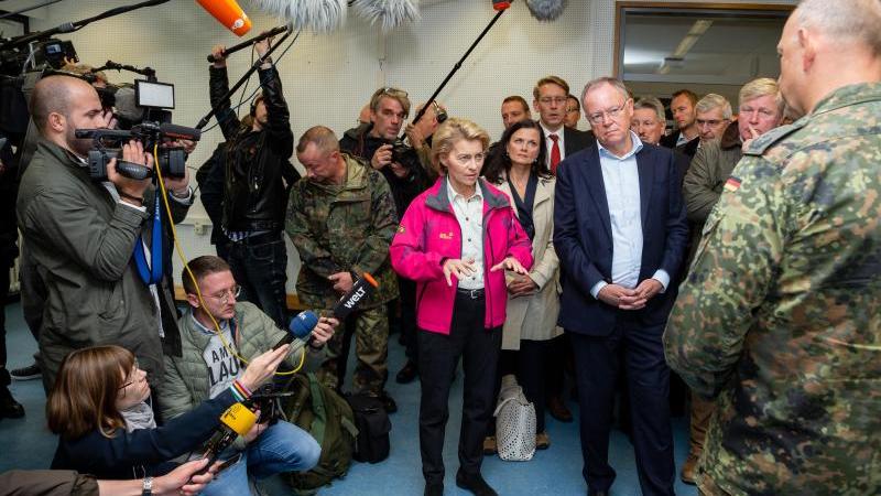Von der Leyen räumt in Moorbrand-Region Fehler ein Vor Ort
