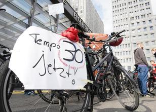 Protest mit dem Rad: Bei der 18. Kreisfahrt der Fahrradlobby ADFC haben sic... weiterlesen