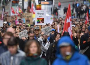 In der Rostocker Innenstadt haben sich nach Polizeiangaben rund 4000 Mensch... weiterlesen