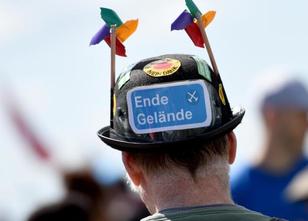 Im Hambacher Forst werden am Sonntag 5000 Menschen zu einer Demonstration g... weiterlesen