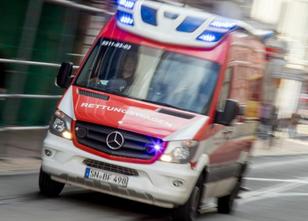 Weil ihr Wagen von der Straße abkam und sich im Straßengraben überschlug, i... weiterlesen
