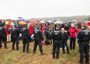 Im Hambacher Forst haben am Sonntag erneut mehrere Tausend Menschen gegen d... weiterlesen