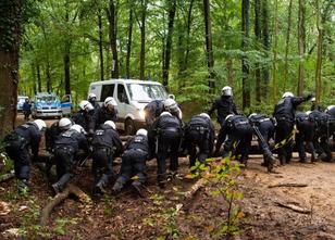 Im Hambacher Forst hat die Räumung neu errichteter Barrikaden begonnen. Die... weiterlesen