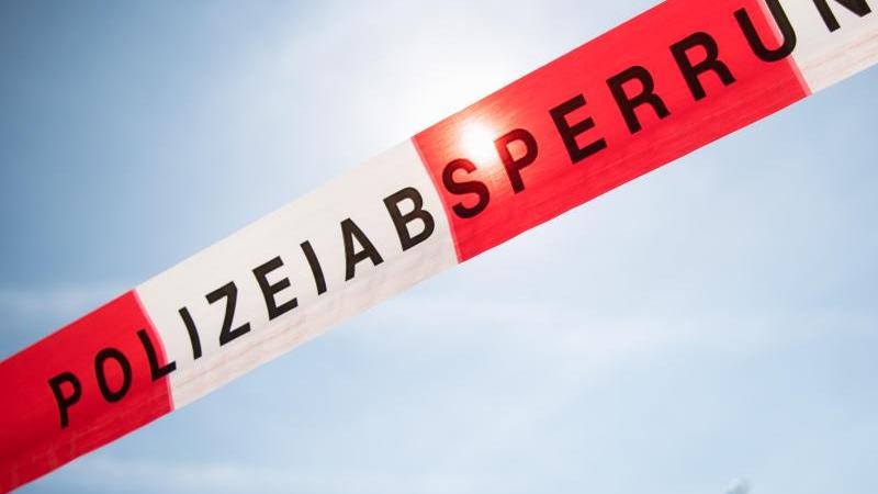 Weltkriegsbombe entschärft: Rund 2000 Anwohner betroffen Ein Flatterband