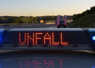 Ein 88 Jahre alter Autofahrer ist in Grevenbroich gegen einen Brückenpfeile... weiterlesen
