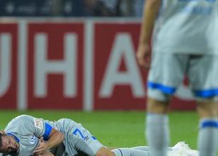 Domenico Tedesco umarmte fast jeden seiner Spieler. Mit hängenden Köpfen un... weiterlesen