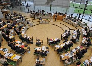 Mit einer Regierungserklärung von Europaminister Oliver Schenk (CDU) zu Per... weiterlesen