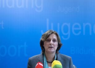 Brandenburgs Bildungsministerin Britta Ernst (SPD) will heute eine Bilanz i... weiterlesen