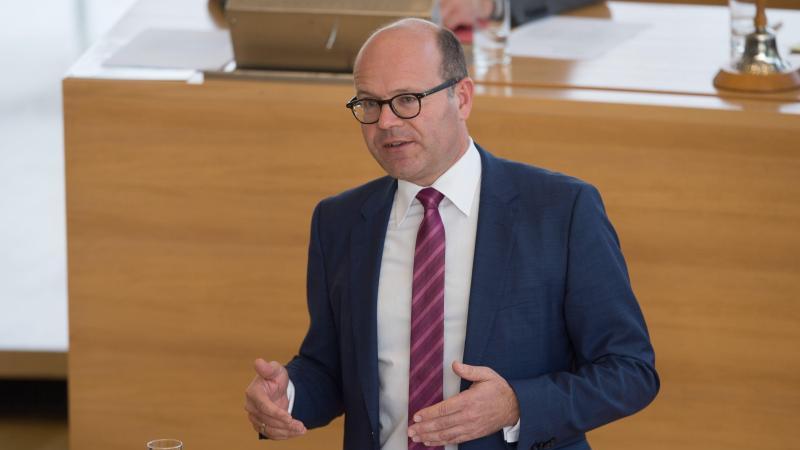 Wie weiter mit der EU? Meinungen gehen weit auseinander Sachsens Europaminister Oliver Schenk