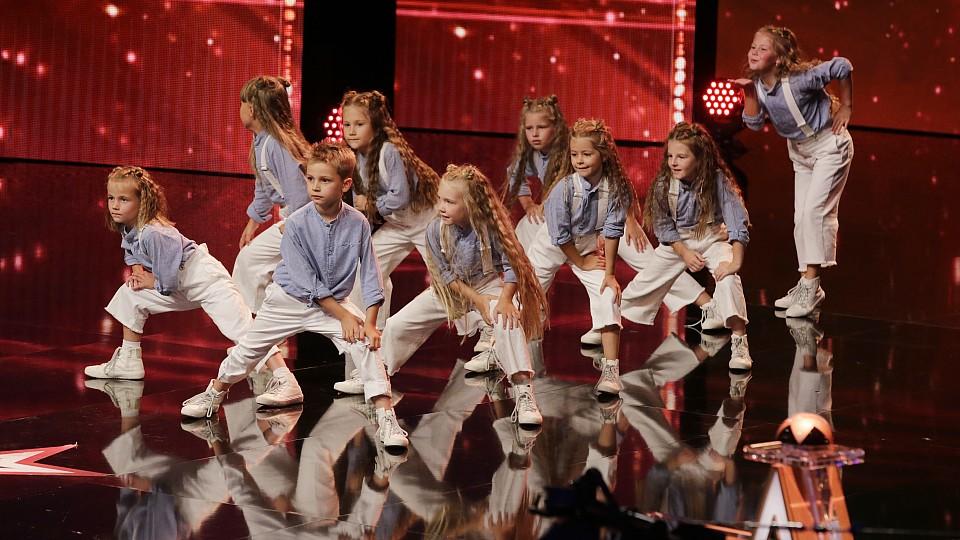 Das Supertalent 2018: Tanz-Gruppe "EigenWerk" zeigt zuckersüßes Backstreet-Boys-Medley Die kleinen Tänzer von "EigenWerk" sind einfach zuckersüß.