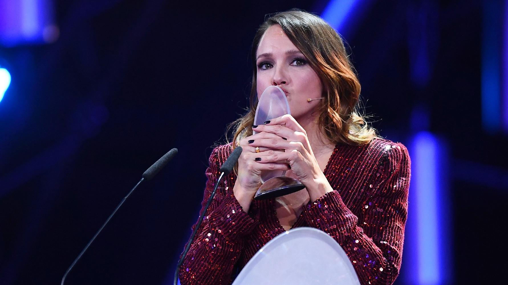 Der Deutsche Comedy Preis 2018: Luke Mockridge und Carolin Kebekus gewinnen doppelt Carolin Kebekus erhält den "Comedypreis 2018" in der Kategorie "Bestes TV-Soloprogramm" für "Carolin Kebekus Live! AlphaPussy" (RTL).