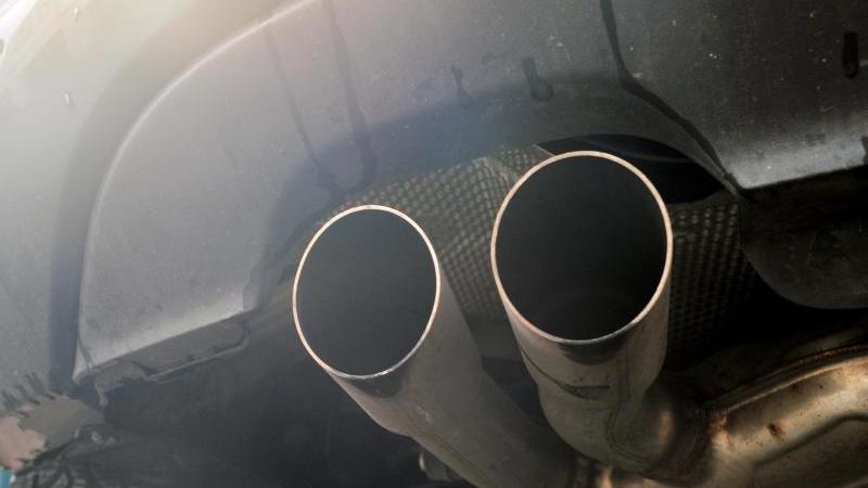Was Autofahrer zu den Dieselprämien wissen müssen Dieselauspuff