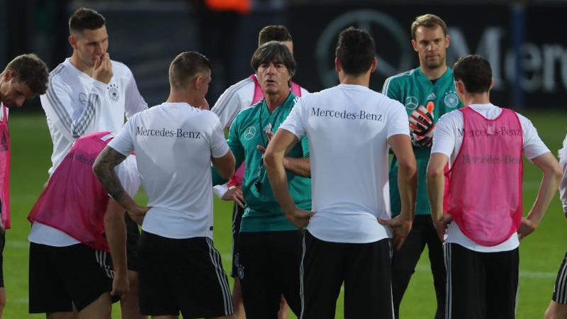 Löw vertraut Bayern-Block trotz Krise Anweisungen