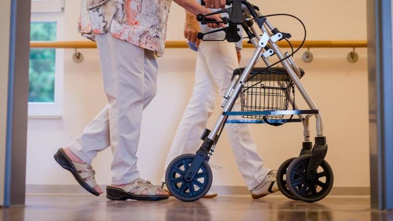 Kabinett beschließt höhere Pflegebeiträge ab 2019 Pflege
