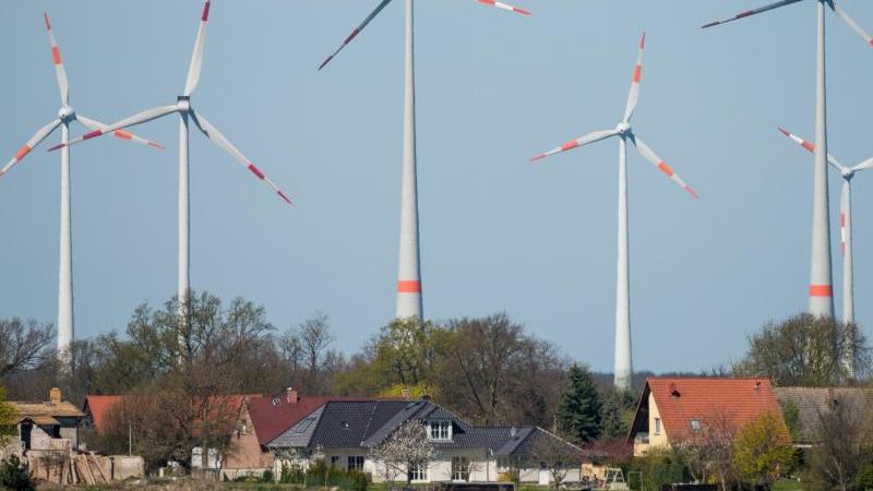 Lärm von Windenergieanlagen kann krank machen Windräder nahe Mallnow