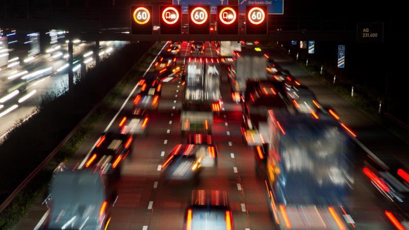 Dichter Autobahnverkehr im Zeichen der Herbstferien Autobahn A2