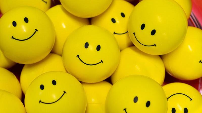 Thüringer im Ost-Vergleich besonders glücklich Kunststoffbälle mit Smiley