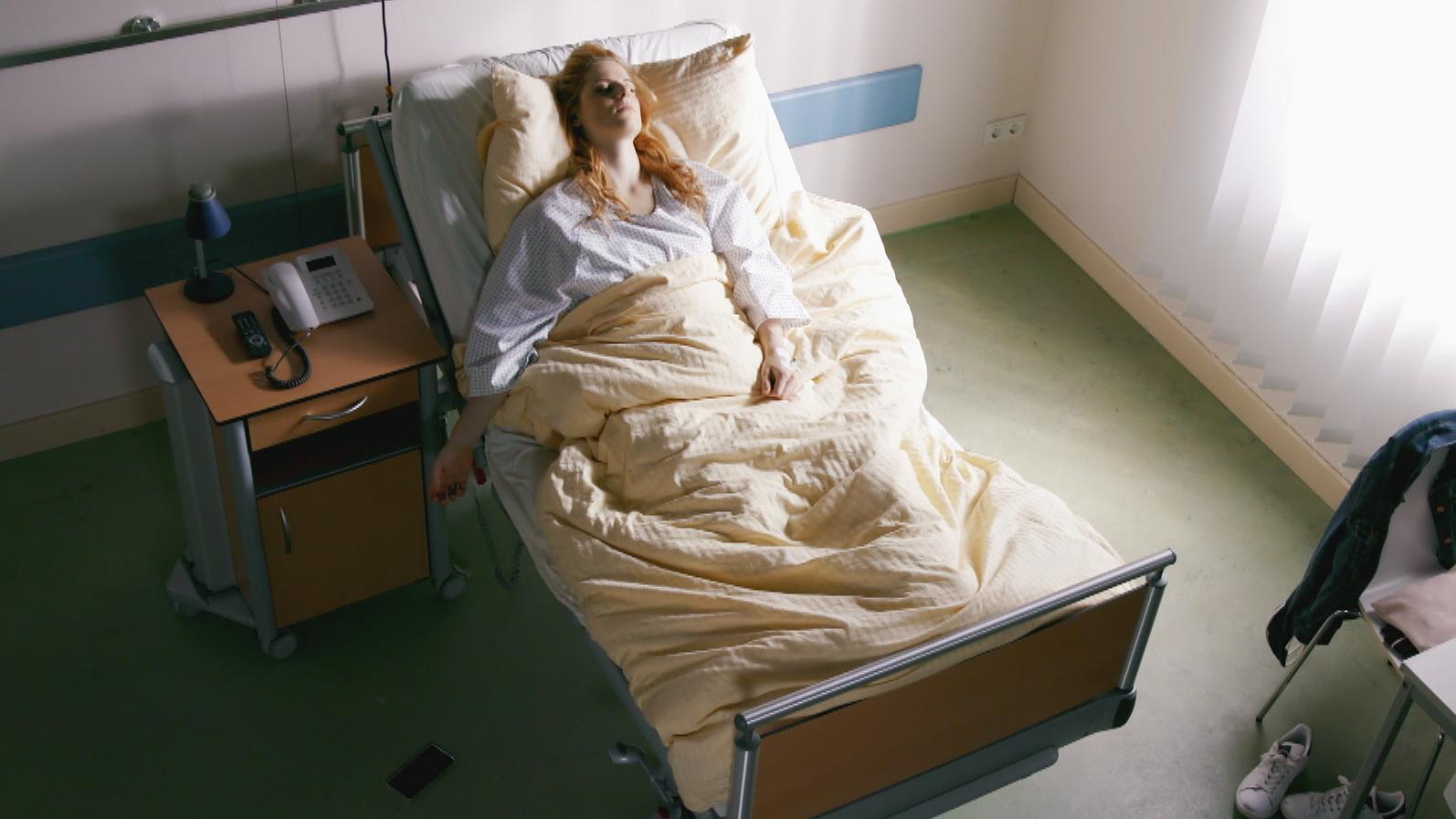 Dramatischer Tod bei "Unter uns": Elli stirbt an multiplem Organversagen Unter uns: Elli stirbt im Krankenhaus.