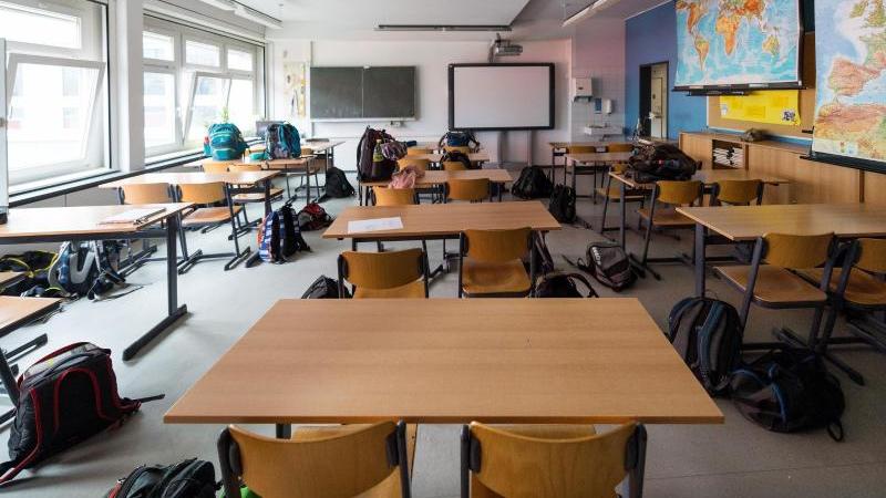 Schuldzuweisungen wegen Unterrichtsausfalls an den Schulen Klassenraum