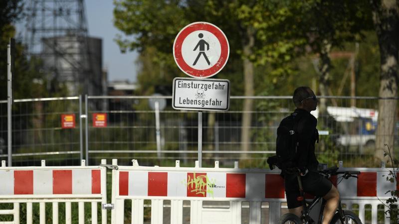 Hauptstraße weiter abgesackt: Absperrungen bleiben Abgesackte Straße in Dortmund
