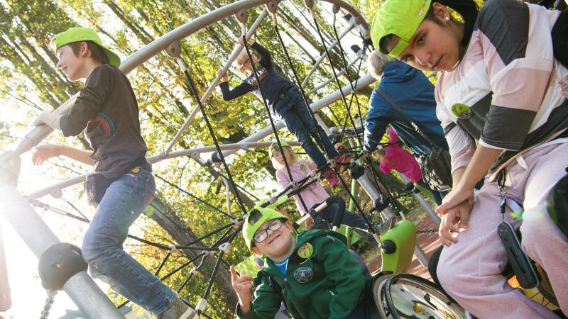 Inklusiver Spielplatz aus Spenden in Duisburg eröffnet Barrierefreier Spielplatz