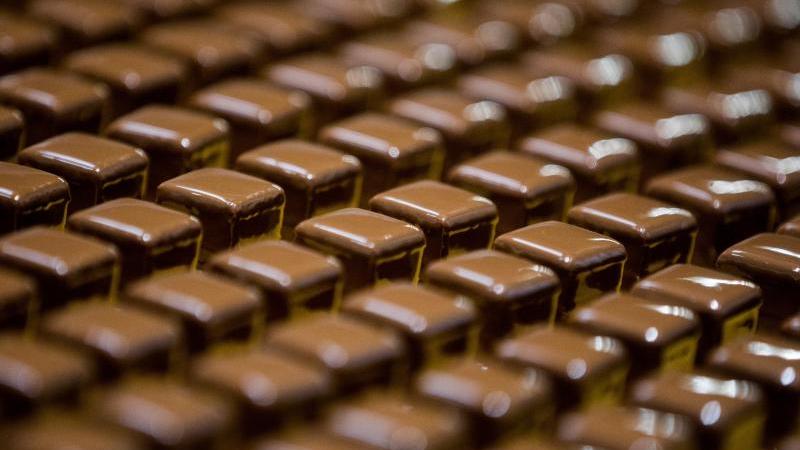 Lambertz: Weihnachtsgebäck schon bei Wärme gefragt Produktion von Dominosteinen