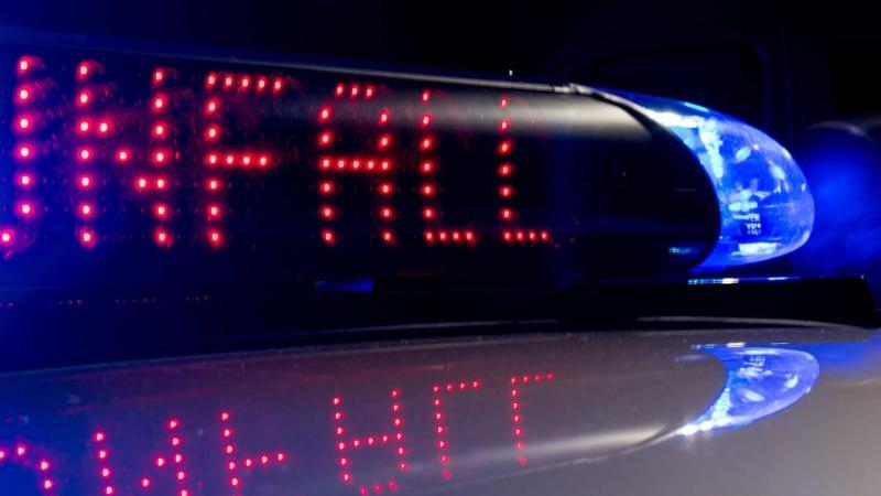 38-Jähriger verletzt sich bei Auffahrunfall auf A61 schwer Blaulicht mit Hinweis auf Unfall