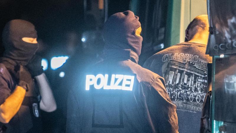 Rockermilieu: Razzia in Vereinsheim in Reinickendorf Razzien im Rockermilieu