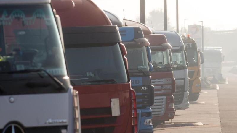 Rheinland-Pfalz baut an mehr als 30 Autobahn-Parkplätzen Autobahnparkplätze für LKW