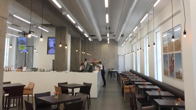 Café-Kulturschock mitten in Berlin Prinzessinnenpalais Berlin