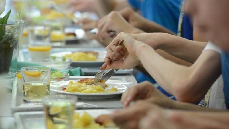 Fast jeder dritte Schüler im Norden ganztags dabei Schulessen