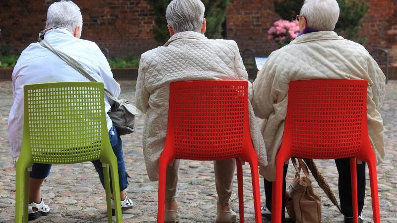 Regierung verspricht weitere Rentenreformen Rentner
