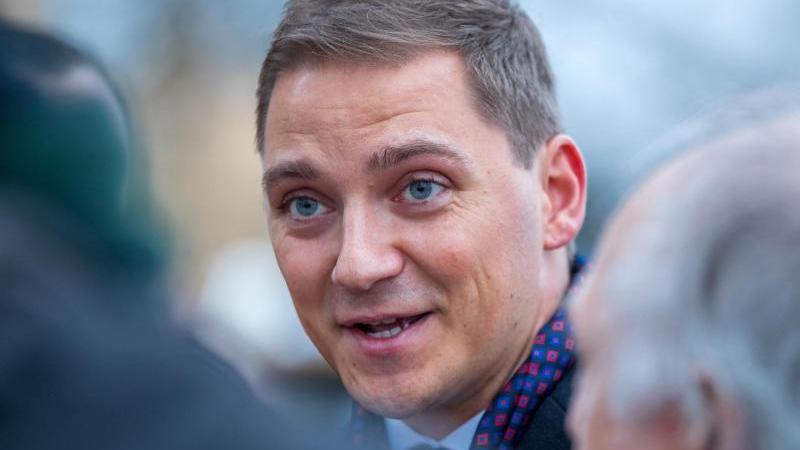 Eier gegen Büro von Vorpommern-Staatssekretär Patrick Dahlemann