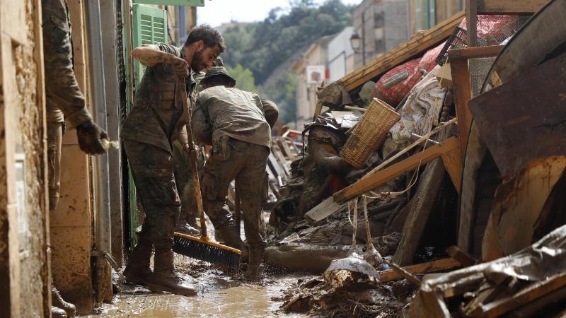 König Felipe besucht Katastrophenopfer auf Mallorca Nach Unwetter auf Mallorca