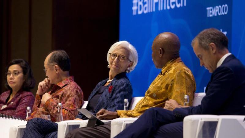 Bangen in Bali und Chinas Angriff Podiumsdiskussion während IWF-Konferenz