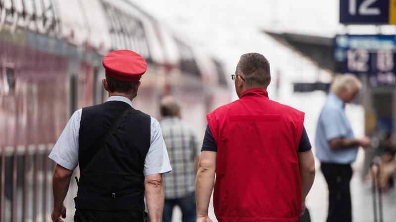 Lokführer wollen mehr Geld und klarere Regeln für Ruhezeiten DB-Mitarbeiter