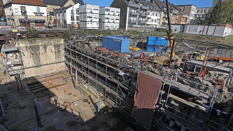 Archiv-Einsturz: Einmal Bewährung und drei Freisprüche Einsturzstelle des Kölner Stadtarchivs