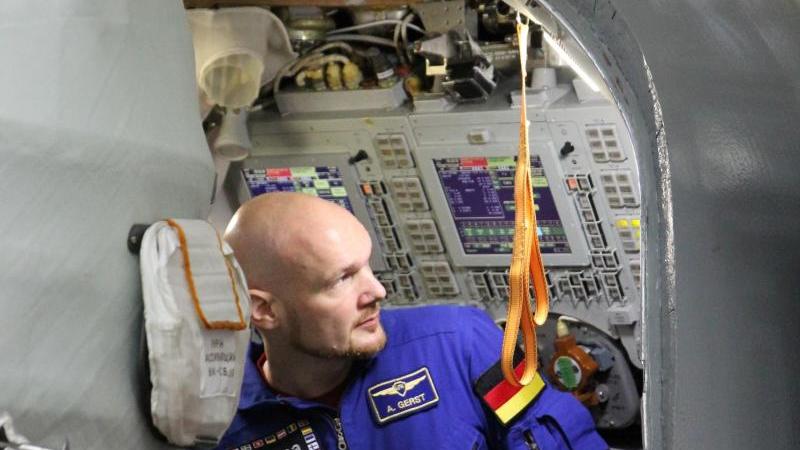 Nasa: Astronaut Gerst soll im Dezember zurückkehren Alexander Gerst in einem Sojus-Simulator