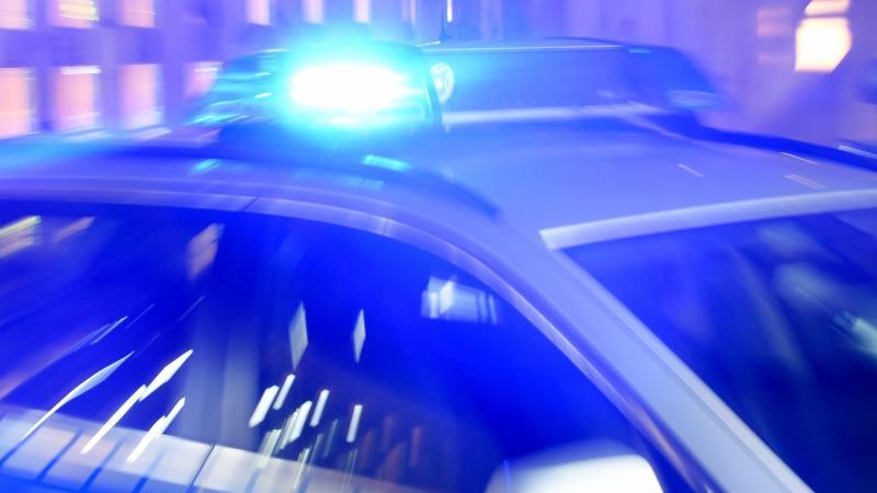 SEK-Einsatz wegen mutmaßlicher Schüsse in Reinbek Blaulicht auf Polizeiauto