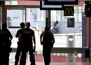 Die Situation am Kölner Hauptbahnhof ist aufs Äußerste angespannt. Niemand ... weiterlesen