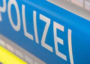 Ein Gefangener ist Beamten in Schwaben aus einem Polizeiauto entwischt - ko... weiterlesen