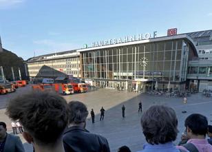 Der Geiselnehmer vom Kölner Hauptbahnhof hat zuvor einen Molotowcocktail in... weiterlesen
