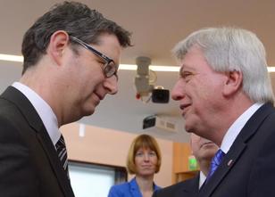 Hessens Ministerpräsident Volker Bouffier (CDU) und sein Herausforderer Tho... weiterlesen