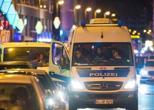 Die Frankfurter Polizei hat am Mittwoch mit einem Großaufgebot über mehrere... weiterlesen