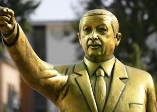 Aus Furcht vor Ausschreitungen war die Statue des türkischen Staatspräsiden... weiterlesen